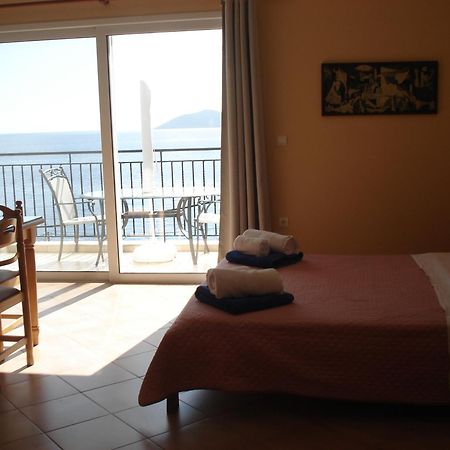 Mema'S Apartment Agia Efimia Екстериор снимка