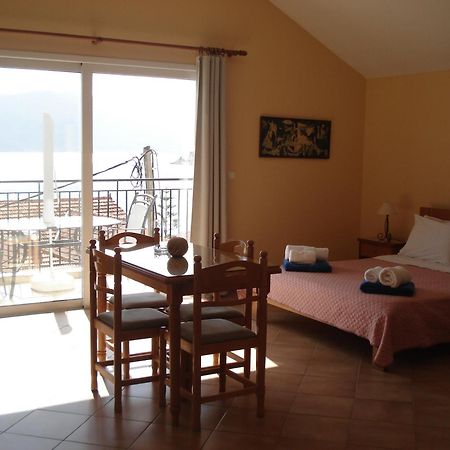 Mema'S Apartment Agia Efimia Екстериор снимка