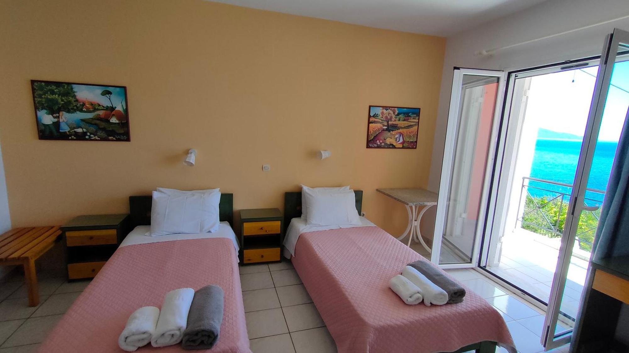 Mema'S Apartment Agia Efimia Екстериор снимка