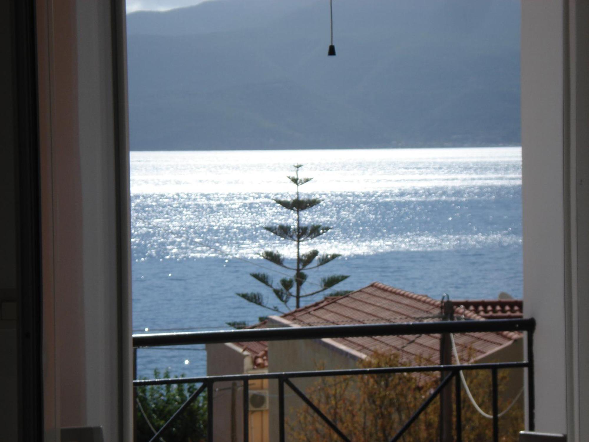 Mema'S Apartment Agia Efimia Екстериор снимка